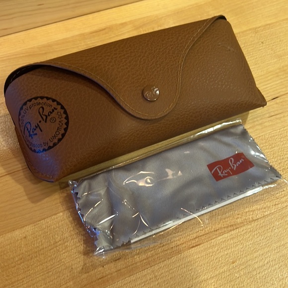 Polarized Ray-Ban Sunglesses - Picture 4 of 4